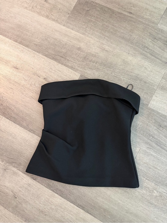 Aritzia Tops - Black Off-Shoulder Foldover Top
